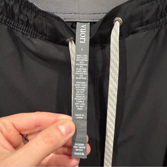 Vuori Trail Runner athletic shorts Black Size Large - Picture 5 of 10